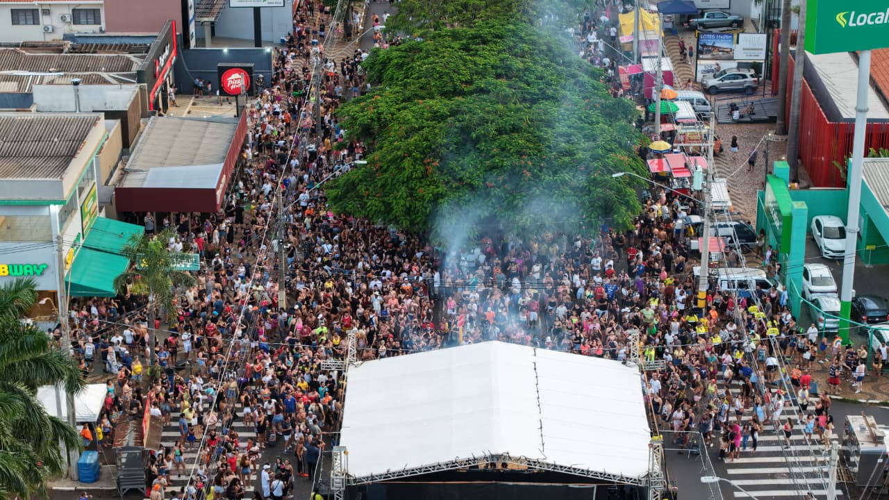 Foto 8 de 17 — Foi pra Bento? Veja como ficou a avenida no Carnaval 2026 em Araraquara